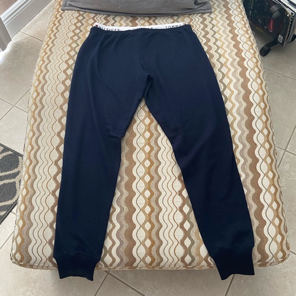 Tommy Hilfiger joggers - Picture 3 of 4